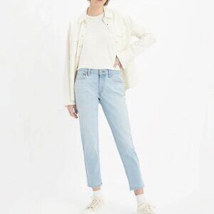 Red Tab Levi's Boyfriend Jeans Light Wash